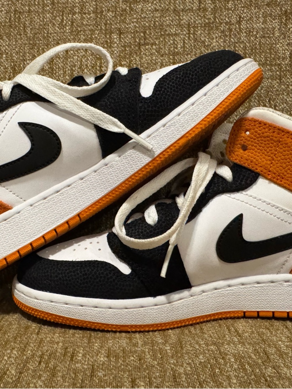 NEW Jordan 1 Mid Basketball Blossom DQ8390-100 Size 5.5Y - Picture 8 of 11